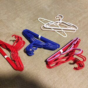 Hangers for child clothes, various colors, plastic (33 hangers)